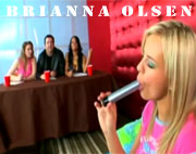 Brianna Olsen en un concurso en el que ponen a prueba su talento