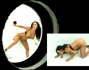 La actriz porno latina Mariah Milano follando las pollas que salen de los agujeros
