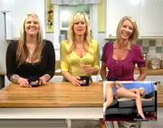 Emma Starr presenta a sus amigas su video porno