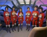 Tripulantes de una nave espacial follando con extraterrestres