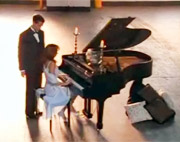 Taylor St. Claire hasta tocando el piano te pone cachondo