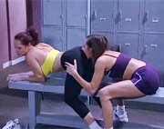 Escena l�sbica en el vestuario de chicas