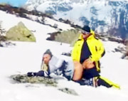 Sharon Bright follando durante una jornada de sky en la monta�a