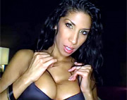 Ex�tifca y espectacular morena de ojos claros follando