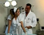 La enfermera Oksana Dharcourt follando en el hospital