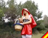 El lobo de caperucita roja se pajea con Lesly Kiss