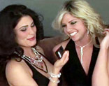 Dos gatitas fashion mont�ndose un l�sbico