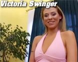 Victoria Swinger follando hasta que se corren en su boca