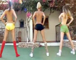 Tres chicas haciendo ejercicios para follar , desnudas