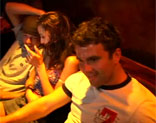 Borrachas en un bar follando con un desconocido en p�blico