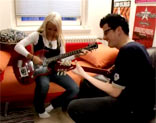 Te ense�o a tocar la guitarra si me chupas la polla � vale ?