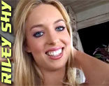 Sexo anal brutal sometiendo a Riley Shy amordazada