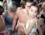 Org�a en la discoteca entre los boys y las chicas de la despedida