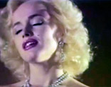 Olinka Hardiman emulando a Marilyn Monroe y follando