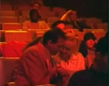 Dejando que el p�blico de un cine se folle a su mujer