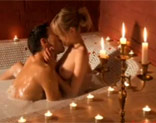 Sexo rom�ntico en la ba�era a la luz de las velas