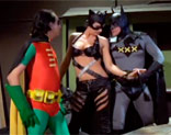 Roxanne Hall hace de Catwoman follando con Batman y Robin