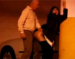 Un viejo foll�ndose a una joven oriental hasta por el culo