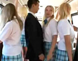 Maduro japon�s abusando de una colegiala en el autobus escolar