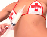 Lisa Rose follada tras un enema con leche vestida de enfermera sexy