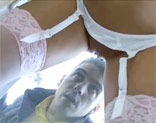 Rachel Roxxx foll�ndose al jardinero cuando su marido no est�